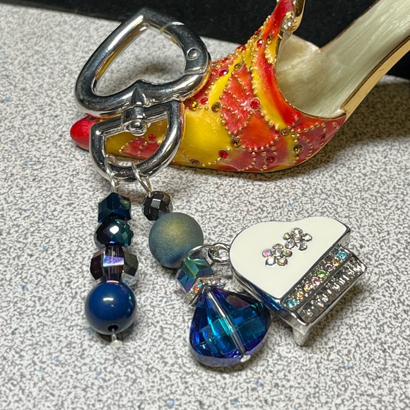 Beautiful piano and crystal keychain/purse bling - Picture 11 of 13